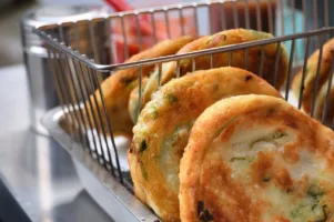 减肥期间早上吃油饼会胖吗？热量高吗？